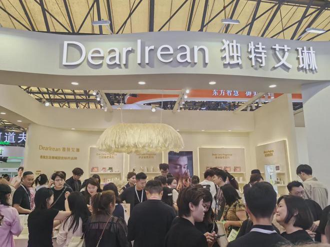化、自然堂等美妆企业亮相美博会！PG麻将胡了免费模拟器【现场】家(图10)